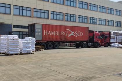 嘉興虹(UBL)インターライニング株式会社は、ハイテクシャツの開発に注力しています